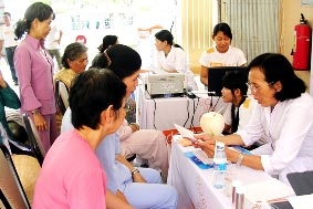 Loãng xương - <br>
<i>diễn tiến âm thầm, hậu quả nặng nề </i>