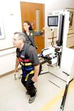 Robot giúp bệnh nhân tai biến mạch máu não