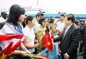 Chủ tịch nước Nguyễn Minh Triết bắt đầu chuyến thăm chính thức Cuba