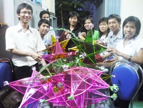 Đêm trăng của vòng tay yêu thương