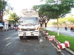 TP Cần Thơ: Ô tô tải đâm vào Trạm cân tải trọng xe