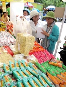 Hàng Việt về làng