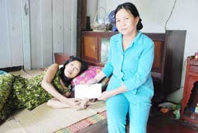 Trao tiền từ thiện