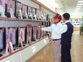 Giá ti-vi màn hình tinh thể lỏng đang xuống thấp