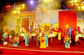 “Tây Đô chào mừng 999 năm Thăng Long - Hà Nội”