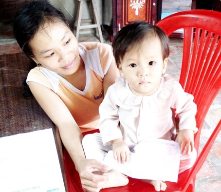 Trao tiền từ thiện