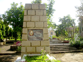 Bên mộ "thi tướng" Huỳnh Văn Nghệ