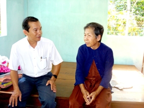 Làm tốt công tác vận động quần chúng, chăm lo cho người nghèo