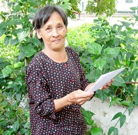 Trao tiền từ thiện