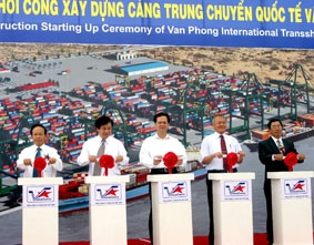 Thủ tướng Chính phủ Nguyễn Tấn Dũng phát lệnh khởi công xây dựng Cảng trung chuyển quốc tế Vân Phong (Khánh Hòa)