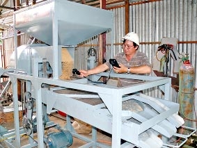 Kỹ sư chế tạo máy nông nghiệp "siêu" rẻ