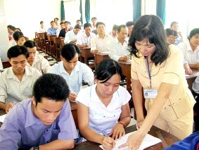 Đào tạo và thu hút nguồn 
nhân lực cho các quận, huyện