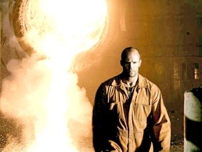 <i>“Vòng đua tử thần” (Death Race)</i><br>
Ấn tượng mới của đạo diễn Anderson