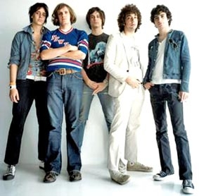 The Strokes bay lên trên bầu trời âm nhạc