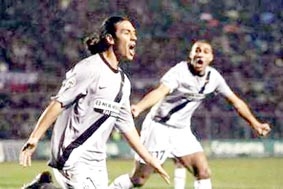 "Bà đầm già" không thể chủ quan