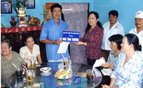 Chung tay chăm lo cho người nghèo