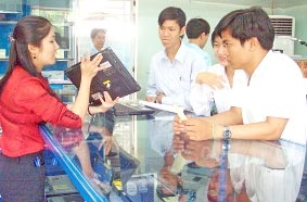 Máy bộ và máy xách tay thịnh hành, giá giảm