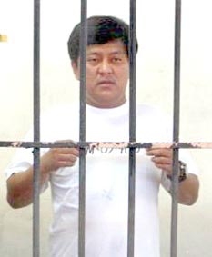 Nghi phạm Ampatuan bị 
buộc tội giết người hàng loạt