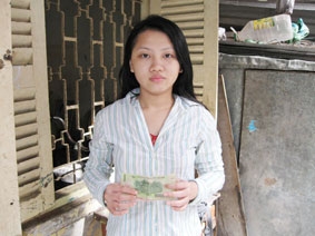 Trao tiền từ thiện