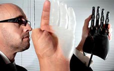 Ngón tay điện tử đến tay người dùng