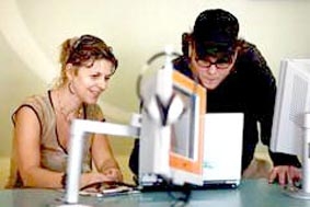 Công chức Úc được “tám” 
trong khi làm việc