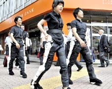 Mạnh mẽ hơn với 
quần áo robot