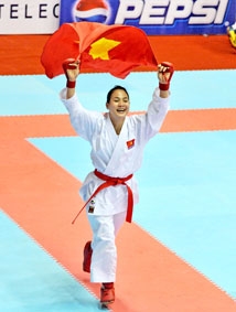 Việt Nam tạm đứng đầu với 14 HCV