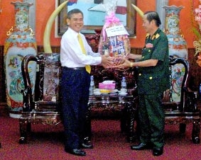 Lãnh đạo thành phố thăm, chúc mừng Đảng ủy, Bộ Tư lệnh Quân khu 9, Bộ Chỉ huy quân sự TP Cần Thơ và các đơn vị vũ trang trên địa bàn