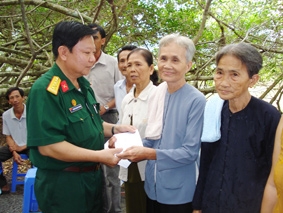 Thắm đượm nghĩa tình