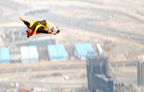 Nhảy từ tòa nhà cao nhất thế giới