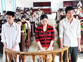 Vào trại giam còn bán ma túy, án chồng án