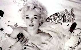 Môi mọng trông trẻ hơn