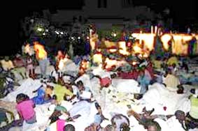 Số người chết lên đến hàng trăm nghìn