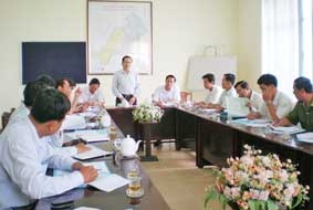 Phòng chống tham nhũng:<br>
<i>Cần "đốn tận gốc, bứng tận rễ"</i>