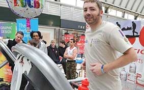 7 ngày chạy 832,4 km