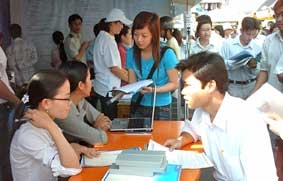 Phải thích nghi với "cái xã hội cần"