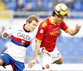 “Bà đầm già” trượt dốc