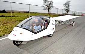 Xe hơi chạy bằng nắng và gió