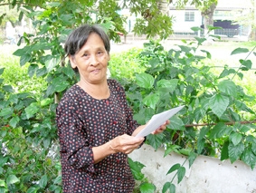 Trao tiền từ thiện