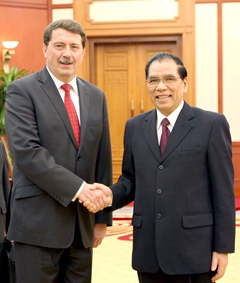 Tổng Bí thư Nông Đức Mạnh và Chủ tịch Quốc hội Nguyễn Phú Trọng đón, hội đàm với Chủ tịch Slovakia Pavol Paska