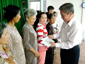 Lãnh đạo thành phố thăm, chúc Tết, tặng quà gia đình chính sách, người cao tuổi