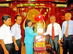 Bộ Tư lệnh Quân khu 9 và các địa phương đến chúc Tết lãnh đạo TP Cần Thơ