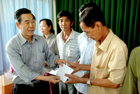 Chăm lo cho mọi nhà có Tết