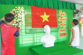 Tết xa nhà của những người lầm lạc