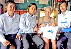 Tiếp tục chăm lo hộ nghèo,
đối tượng có hoàn cảnh khó khăn vui đón Tết