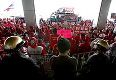 Chính phủ Thái Lan nỗ lực kiểm soát tình hình đất nước