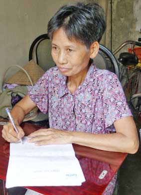 Trao tiền từ thiện