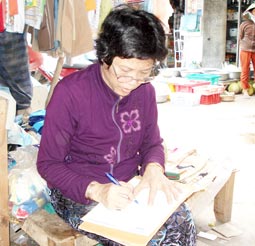 Trao tiền từ thiện