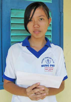 Trao tiền từ thiện