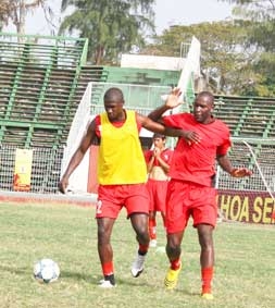 Tìm một trận thắng trên sân nhà !